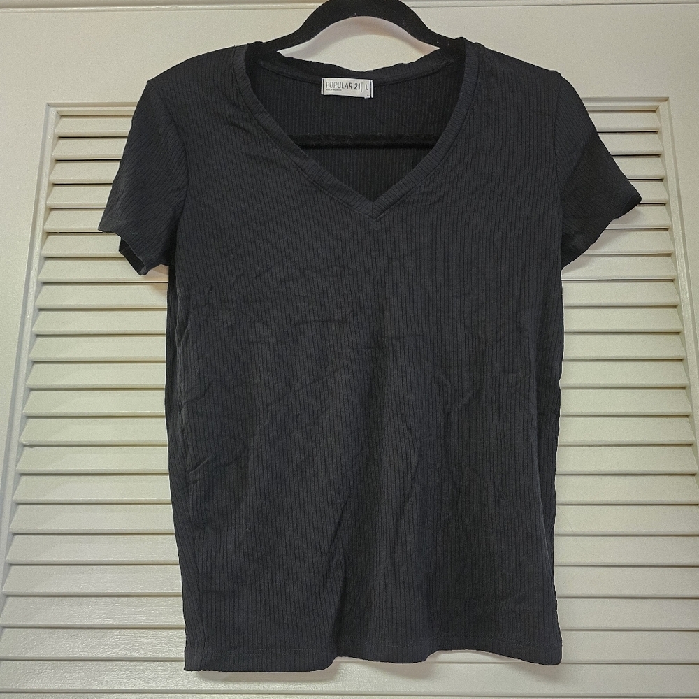 Popular 21 - Black Short-Sleeve V-Neck Ribbed Stretch Top